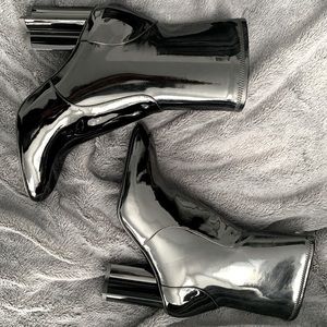 AUTHENTIC Louis Vuitton Silhouette Ankle Boots🖤